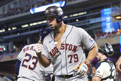 Abreu homers again to power Astros past Twins 3-2 and into 7th straight ALCS